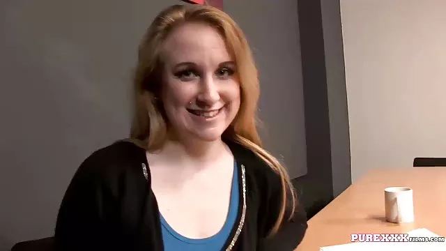 XXX hiçbir kayıt Koltuk Fucks amatör yaşlı pornoları 2