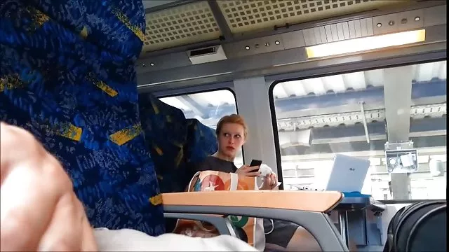 XXX hiçbir kayıt Topuklu amatör yaşlı pornoları ayakkabı yalama
