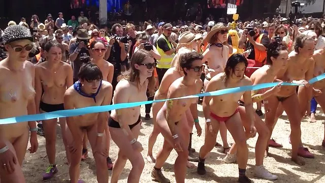 XXX hiçbir kayıt Sıcak türbanlı amatör porn lezbiyenler ofiste olsun
