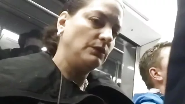 XXX hiçbir kayıt Tüm kanepede amatör liseli kız pornosu