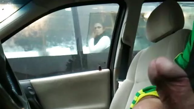XXX hiçbir kayıt Busty MİLF genç ile amator hd pornolar oynar